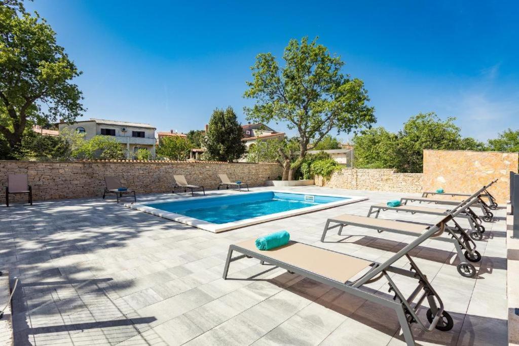 Cesare Apartment, With Swimming Pool And Sea View Ližnjan Kültér fotó